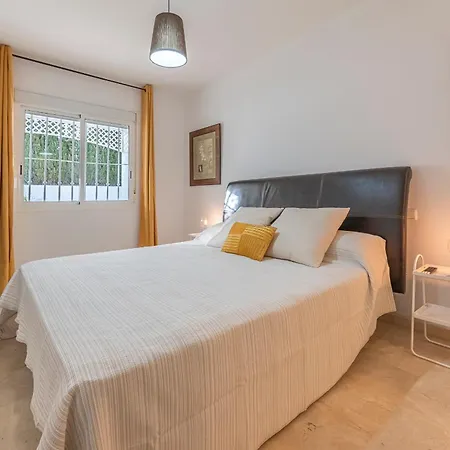 Dolmen Group- Jardines Andalucia Banus Homestay *