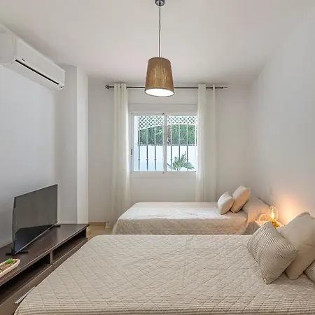 Dolmen Group- Jardines Andalucia Banus Homestay *