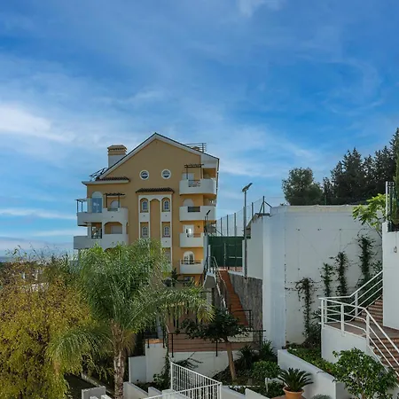 Dolmen Group- Jardines Andalucia Banus Homestay *