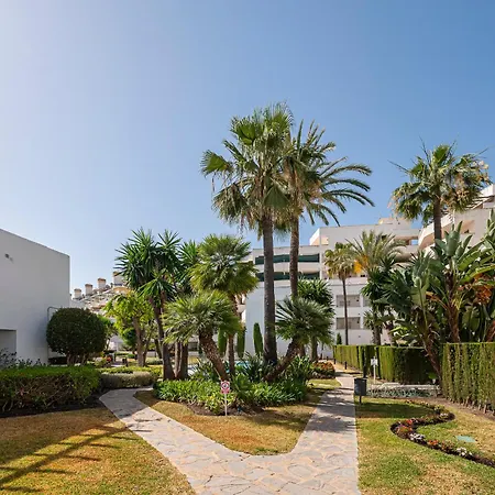 Homestay Dolmen Group- Jardines Andalucia Banus