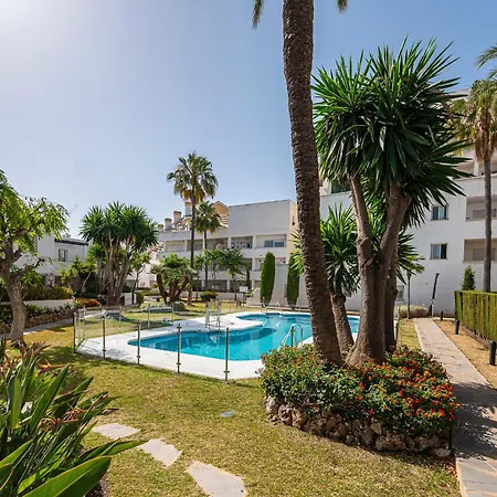 Homestay Dolmen Group- Jardines Andalucia Banus