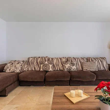 Dolmen Group- Jardines Andalucia Banus Homestay *